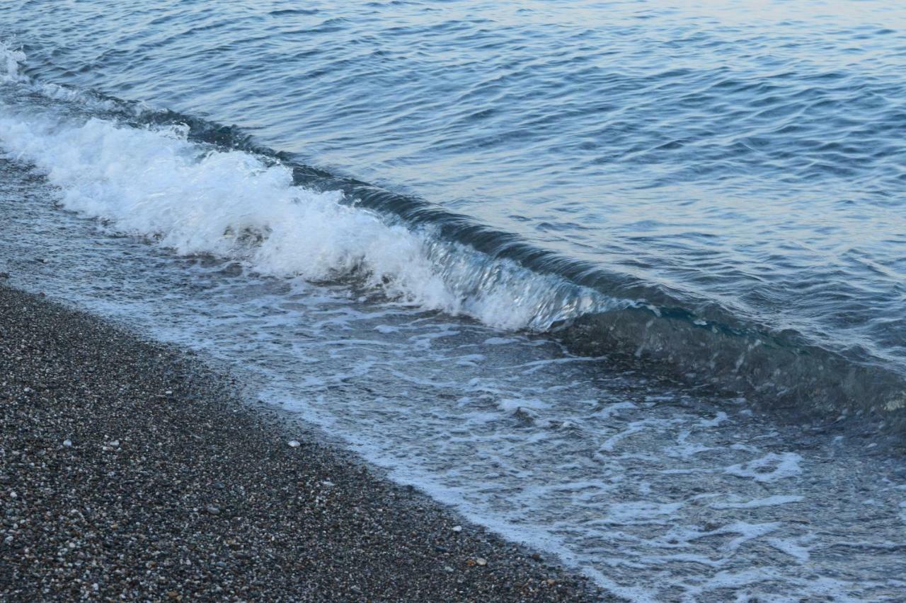 Appartamento I Puritani On The Beach Giardini Naxos Exteriör bild